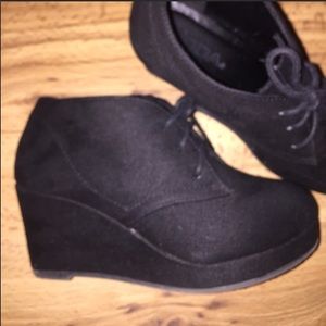 Wedge lace up booty